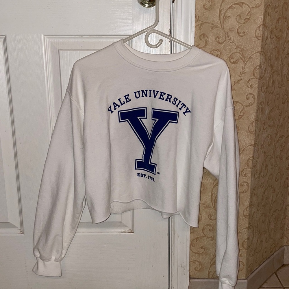 Adorable YALE short Crewneck